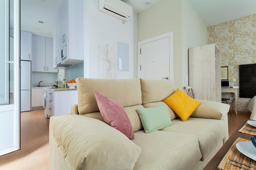 Hostly Acetres 1A Loft In City Center, Comunal Terrace, Fibre,Parking Optional Siviglia Esterno foto