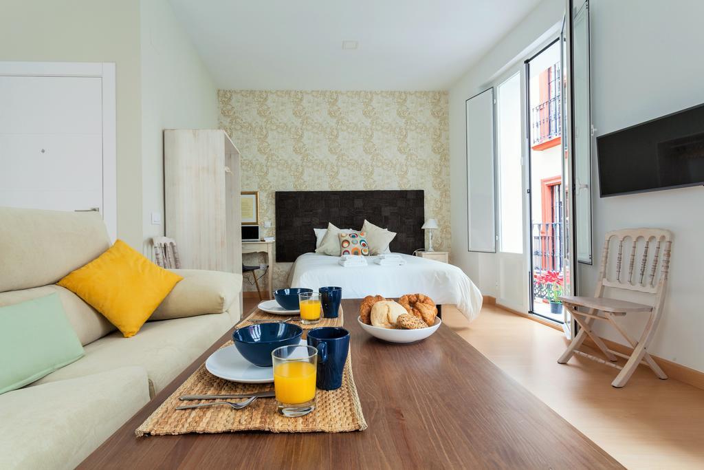 Hostly Acetres 1A Loft In City Center, Comunal Terrace, Fibre,Parking Optional Siviglia Esterno foto