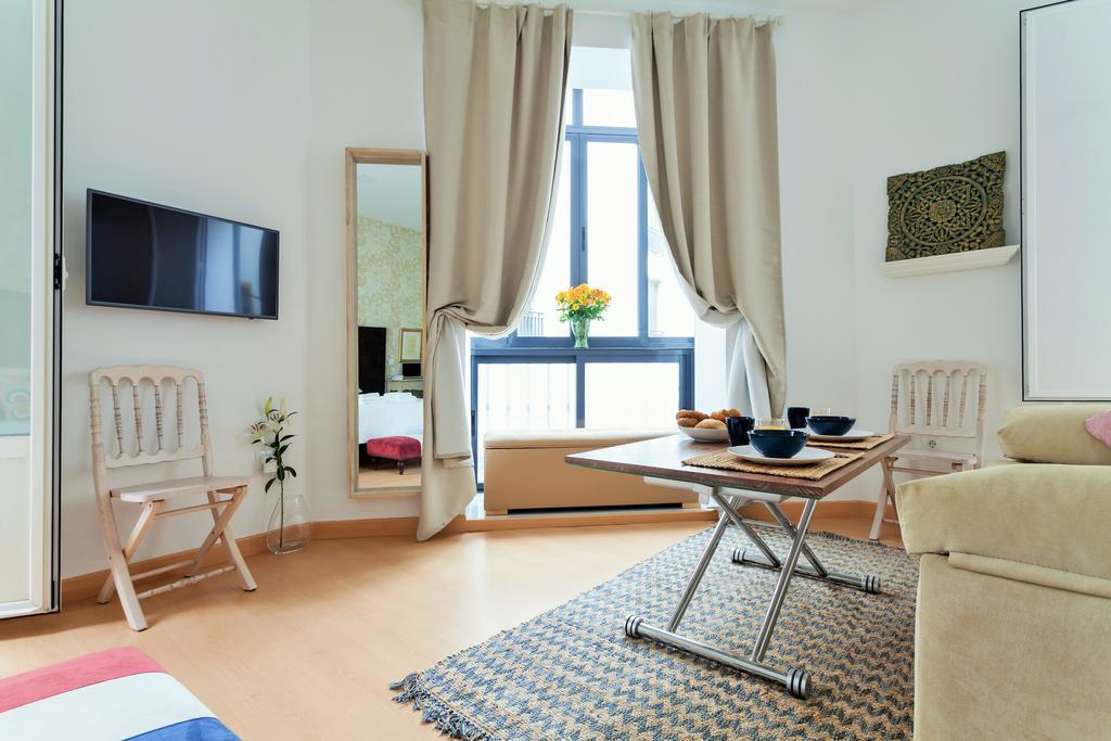 Hostly Acetres 1A Loft In City Center, Comunal Terrace, Fibre,Parking Optional Siviglia Esterno foto