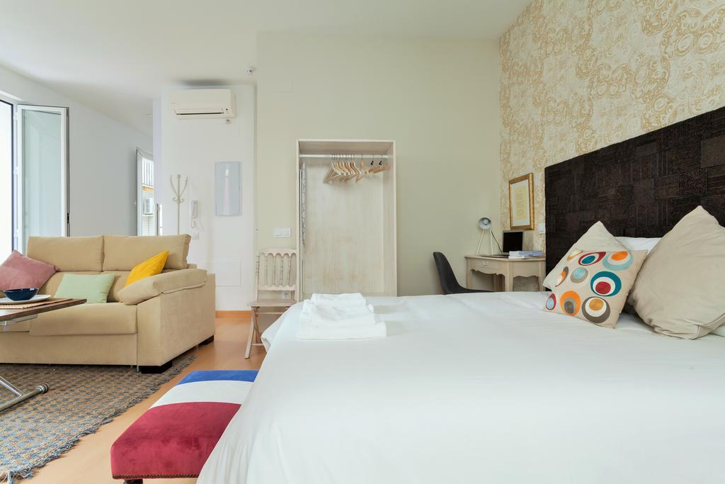 Hostly Acetres 1A Loft In City Center, Comunal Terrace, Fibre,Parking Optional Siviglia Esterno foto