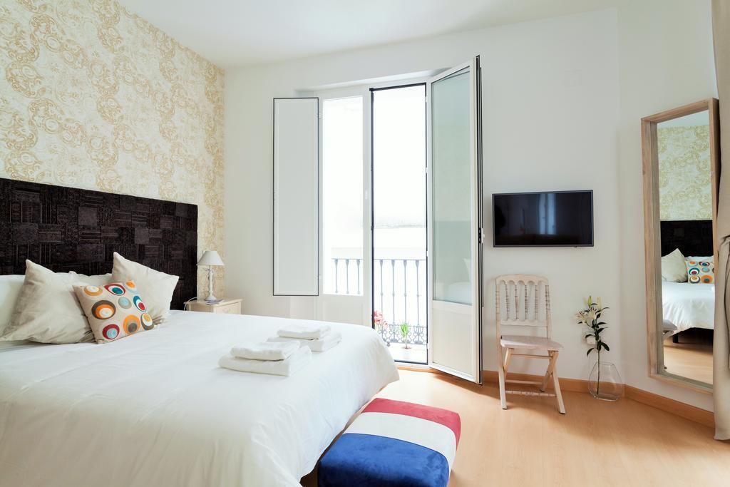 Hostly Acetres 1A Loft In City Center, Comunal Terrace, Fibre,Parking Optional Siviglia Esterno foto