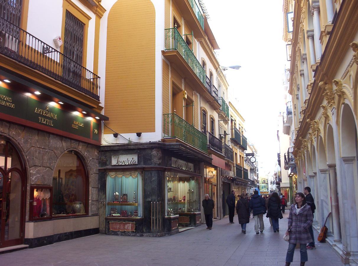 Hostly Acetres 1A Loft In City Center, Comunal Terrace, Fibre,Parking Optional Siviglia Esterno foto