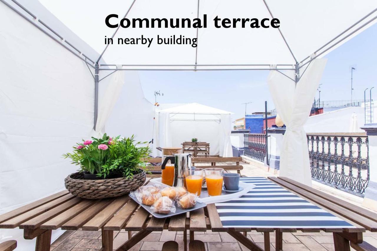 Hostly Acetres 1A Loft In City Center, Comunal Terrace, Fibre,Parking Optional Siviglia Esterno foto